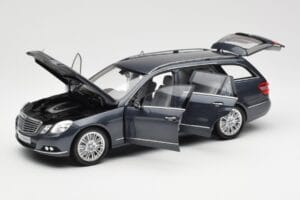 Mercedes E-Class S212 T-Model Tenorit Šedý Metallic Minichamps 1:18 B66962447 Kov – obrázek 2 z 8