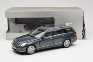 Mercedes E-Class S212 T-Model Tenorit Šedý Metallic Minichamps 1:18 B66962447 Kov – obrázek 8 z 8