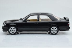 Mercedes E-Class W124 Tuning Černý MCG 1:18 MCG18341 Kov – obrázek 3 z 6