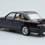 Mercedes E-Class W124 Tuning Černý MCG 1:18 - image 5 of 6