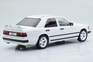 Mercedes E-Class W124 Tuning Bílý MCG 1:18 MCG18343 Kov – obrázek 2 z 6