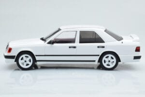 Mercedes E-Class W124 Tuning Bílý MCG 1:18 MCG18343 Kov – obrázek 3 z 6