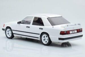 Mercedes E-Class W124 Tuning Bílý MCG 1:18 MCG18343 Kov – obrázek 5 z 6