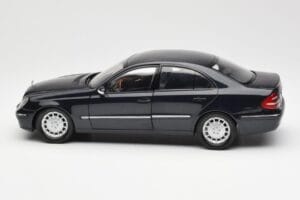 Mercedes E-Class W211 Modrý Metallic Kyosho 1:18 B66962147 Kov – obrázek 4 z 8