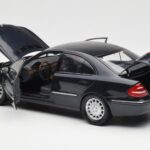 Mercedes E-Class W211 Modrý Metallic Kyosho 1:18 B66962147 - image 5 of 8