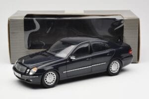 Mercedes E-Class W211 Modrý Metallic Kyosho 1:18 B66962147 Kov – obrázek 8 z 8
