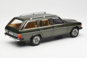 Mercedes 230T W123 T-Model Zelený Metalíza Norev 1:18 183730 Kov – obrázek 3 z 8