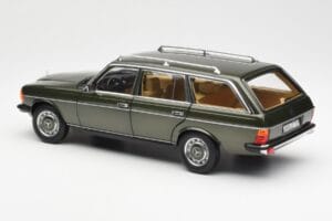 Mercedes 230T W123 T-Model Zelený Metalíza Norev 1:18 183730 Kov – obrázek 7 z 8