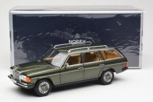 Mercedes 230T W123 T-Model Zelený Metalíza Norev 1:18 183730 Kov – obrázek 8 z 8