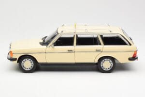 Mercedes 230T W123 T-Model Taxi Norev 1:18 183731 Kov – obrázek 4 z 8