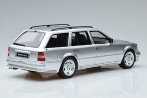 Mercedes E36 AMG S124 Stříbrný Otto 1:18 OT889 Pryskyřice – obrázek 2 z 6