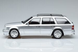 Mercedes E36 AMG S124 Stříbrný Otto 1:18 OT889 Pryskyřice – obrázek 3 z 6