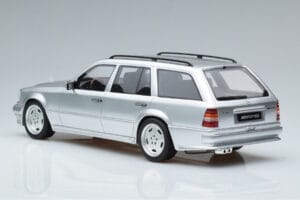 Mercedes E36 AMG S124 Stříbrný Otto 1:18 OT889 Pryskyřice – obrázek 5 z 6