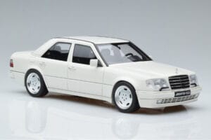Mercedes E60 AMG W124 Bílý Otto 1:18 B66040640 Pryskyřice – obrázek 4 z 6