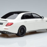 Mercedes AMG E63 S W213 Bílý GT Spirit 1:18 - image 2 of 6
