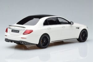 Mercedes AMG E63 S W213 Bílý GT Spirit 1:18 B66965711 Pryskyřice – obrázek 2 z 6