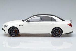 Mercedes AMG E63 S W213 Bílý GT Spirit 1:18 B66965711 Pryskyřice – obrázek 3 z 6