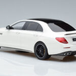 Mercedes AMG E63 S W213 Bílý GT Spirit 1:18 - image 5 of 6