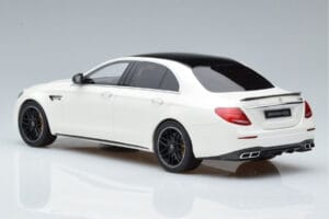 Mercedes AMG E63 S W213 Bílý GT Spirit 1:18 B66965711 Pryskyřice – obrázek 5 z 6