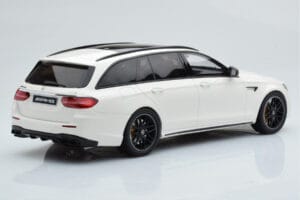 Mercedes AMG E63 S S213 T-Model Bílý GT Spirit 1:18 GT795 Pryskyřice – obrázek 2 z 6