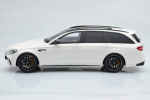 Mercedes AMG E63 S S213 T-Model Bílý GT Spirit 1:18 GT795 Pryskyřice – obrázek 3 z 6