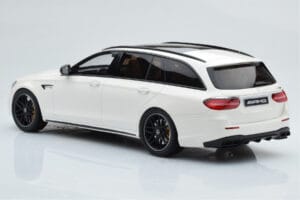 Mercedes AMG E63 S S213 T-Model Bílý GT Spirit 1:18 GT795 Pryskyřice – obrázek 5 z 6