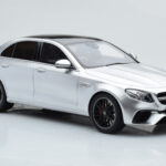 Mercedes AMG E63 S W213 Stříbrný GT Spirit 1:18 - image 4 of 6