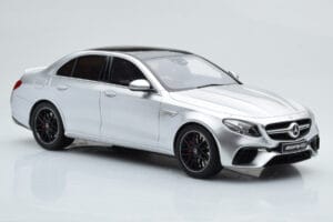 Mercedes AMG E63 S W213 Stříbrný GT Spirit 1:18 GT230 Pryskyřice – obrázek 4 z 6