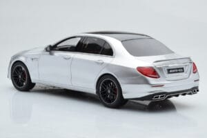 Mercedes AMG E63 S W213 Stříbrný GT Spirit 1:18 GT230 Pryskyřice – obrázek 5 z 6