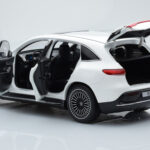 Mercedes EQC 400 Diamond Bílý NZG 1:18 - image 5 of 8