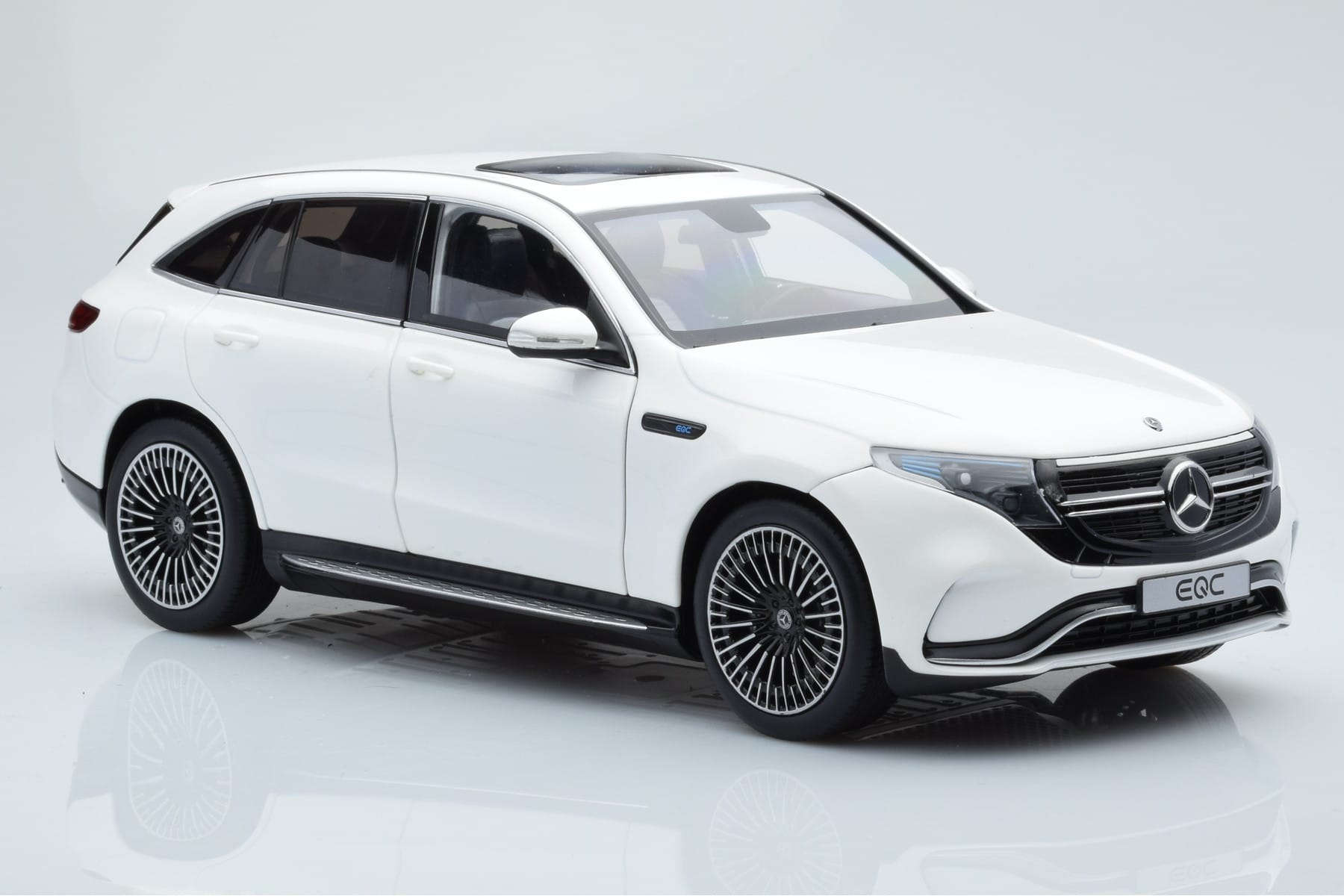 Mercedes EQC 400 Diamond Bílý NZG 1:18 B66963756 Kov – obrázek 6 z 8