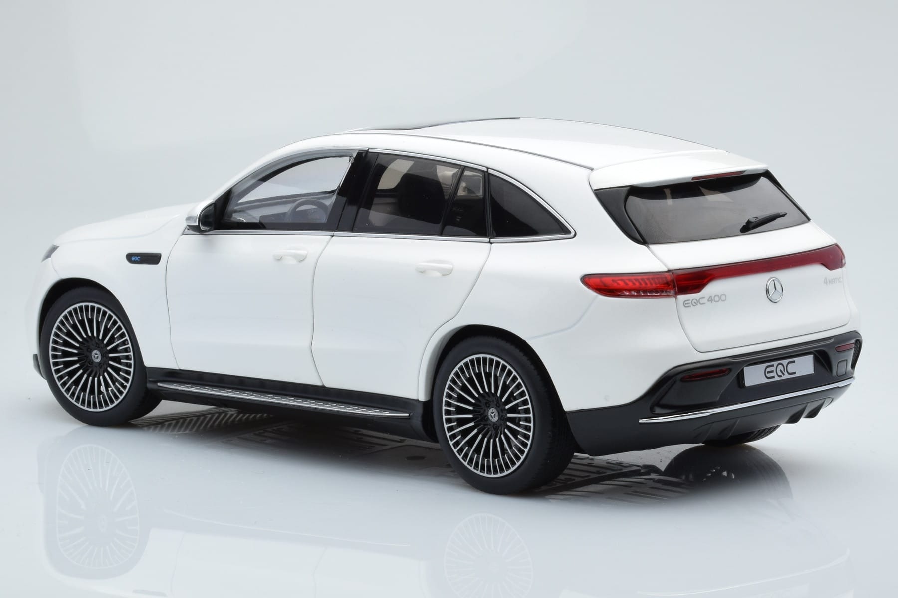 Mercedes EQC 400 Diamond Bílý NZG 1:18 B66963756 Kov – obrázek 7 z 8