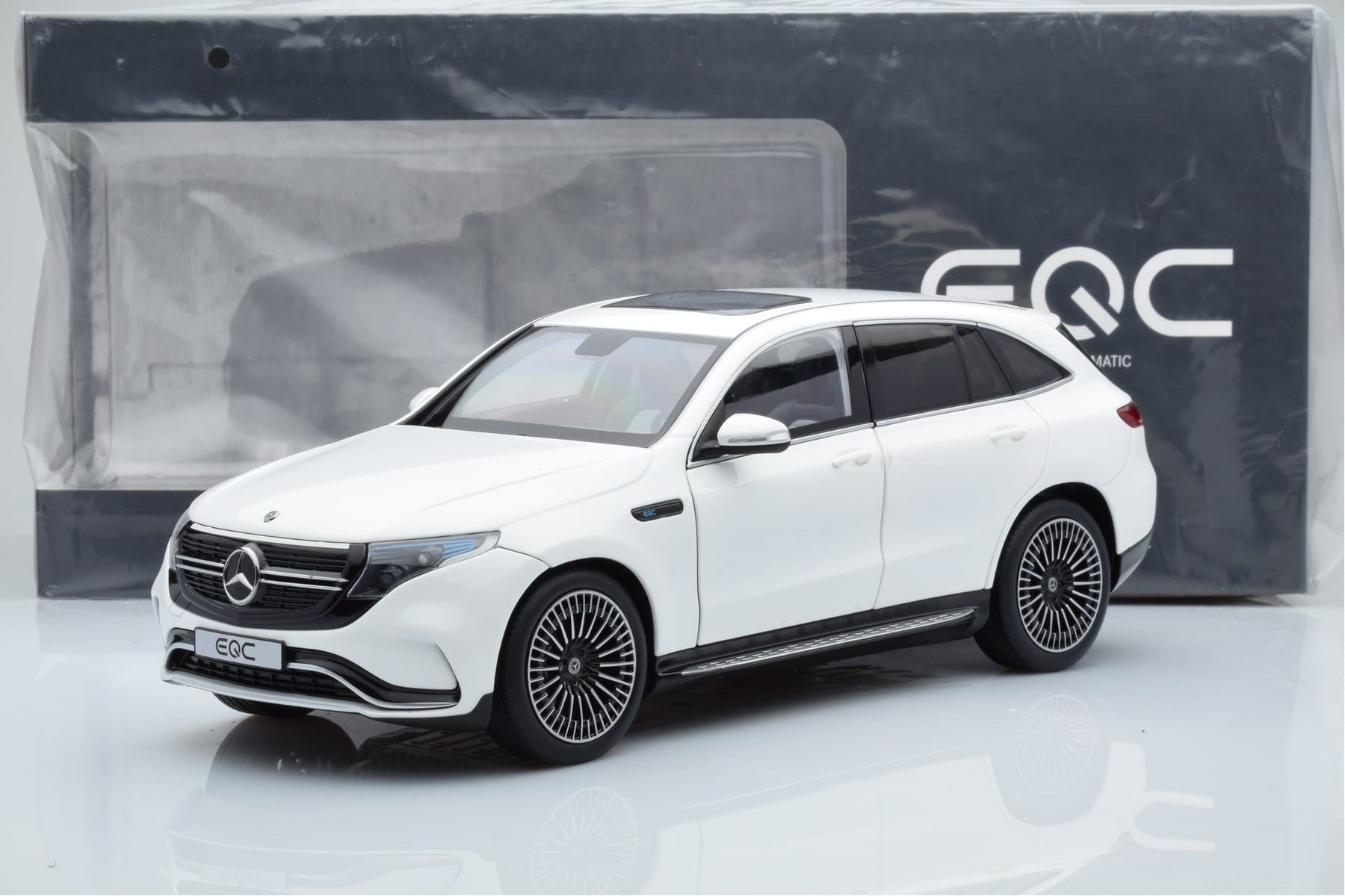 Mercedes EQC 400 Diamond Bílý NZG 1:18 B66963756 Kov – obrázek 8 z 8