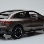 Mercedes EQE SUV X294 AMG Line Velvet Hnědý NZG 1:18 - image 3 of 8
