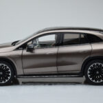 Mercedes EQE SUV X294 AMG Line Velvet Hnědý NZG 1:18 - image 4 of 8