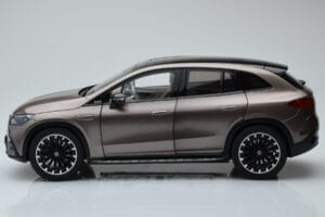 Mercedes EQE SUV X294 AMG Line Velvet Hnědý NZG 1:18 B66960836 Kov – obrázek 4 z 8