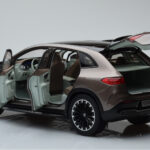 Mercedes EQE SUV X294 AMG Line Velvet Hnědý NZG 1:18 - image 5 of 8