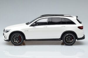 Mercedes GLC 63 AMG X253 Bílý GT Spirit 1:18 B66965713 Pryskyřice – obrázek 3 z 6