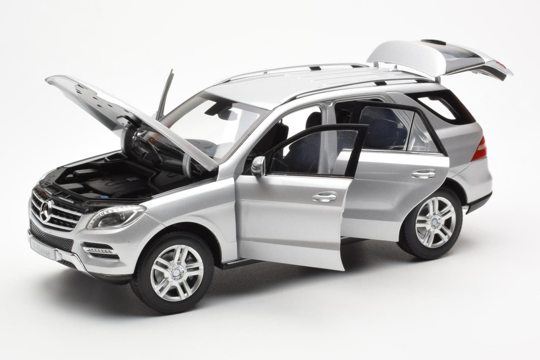 Mercedes M-Class W166 Iridium Stříbrný Metalíza Minichamps 1:18 B66960064 Kov – obrázek 2 z 8