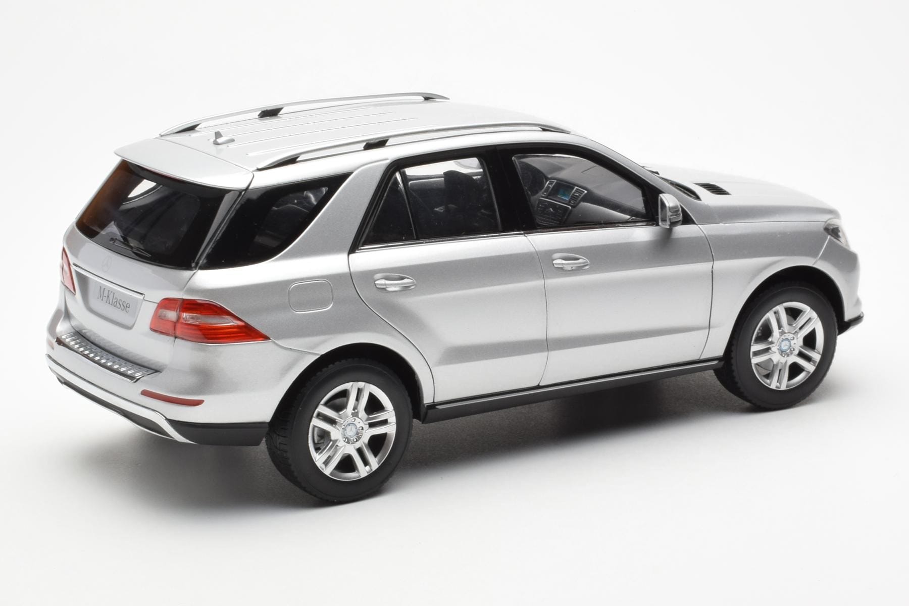 Mercedes M-Class W166 Iridium Stříbrný Metalíza Minichamps 1:18 B66960064 Kov – obrázek 3 z 8