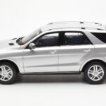 Mercedes M-Class W166 Iridium Stříbrný Metalíza Minichamps 1:18 B66960064 - image 4 of 8
