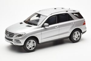 Mercedes M-Class W166 Iridium Stříbrný Metalíza Minichamps 1:18 B66960064