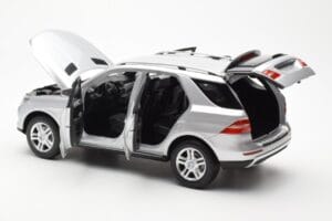 Mercedes M-Class W166 Iridium Stříbrný Metalíza Minichamps 1:18 B66960064 Kov – obrázek 5 z 8