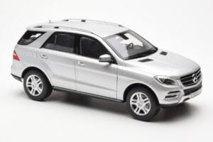 Mercedes M-Class W166 Iridium Stříbrný Metalíza Minichamps 1:18 B66960064 Kov – obrázek 6 z 8