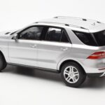 Mercedes M-Class W166 Iridium Stříbrný Metalíza Minichamps 1:18 B66960064 - image 7 of 8