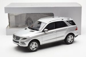 Mercedes M-Class W166 Iridium Stříbrný Metalíza Minichamps 1:18 B66960064 Kov – obrázek 8 z 8