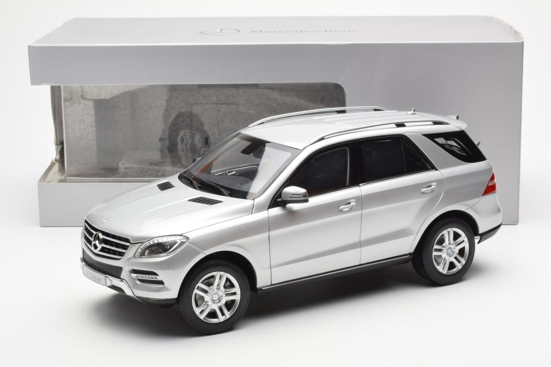 Mercedes M-Class W166 Iridium Stříbrný Metalíza Minichamps 1:18 B66960064 Kov – obrázek 8 z 8