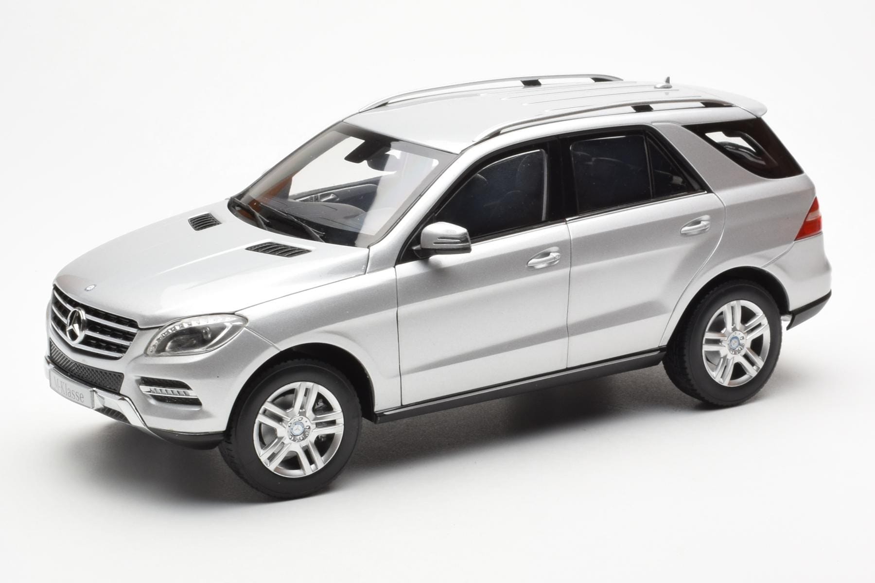 Mercedes M-Class W166 Iridium Stříbrný Metalíza Minichamps 1:18 B66960064 Kov