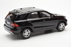 Mercedes M-Class W166 Obsidian Černý Metalíza Minichamps 1:18 B66960063 Kov – obrázek 3 z 8
