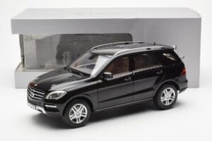 Mercedes M-Class W166 Obsidian Černý Metalíza Minichamps 1:18 B66960063 Kov – obrázek 8 z 8